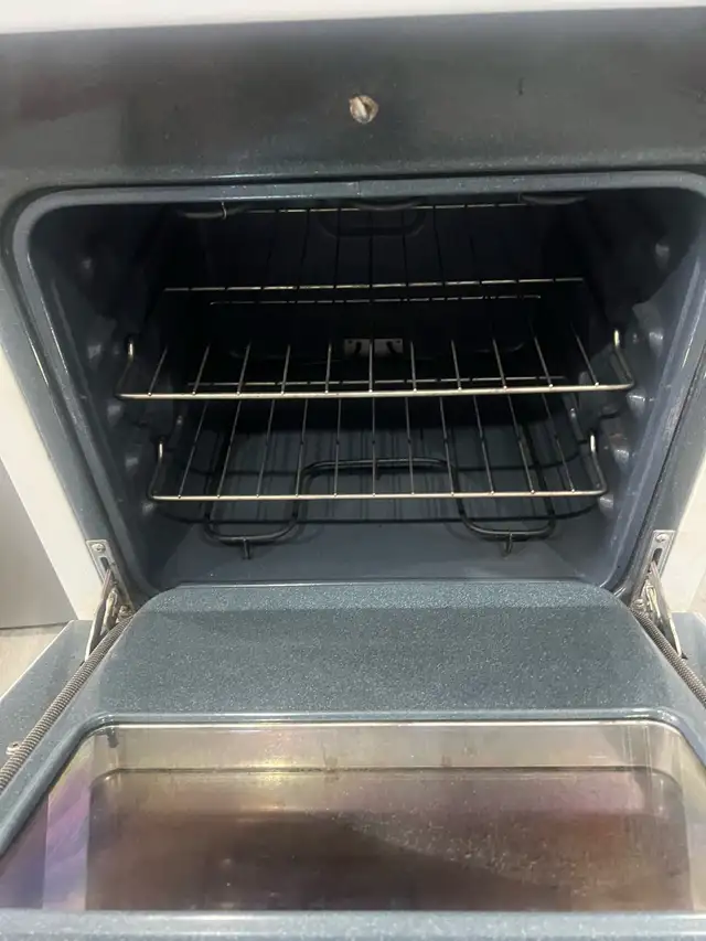 RARE!! white glass 24 inch stove Range oven  in Stoves, Ovens & Ranges in Mississauga / Peel Region - Image 4