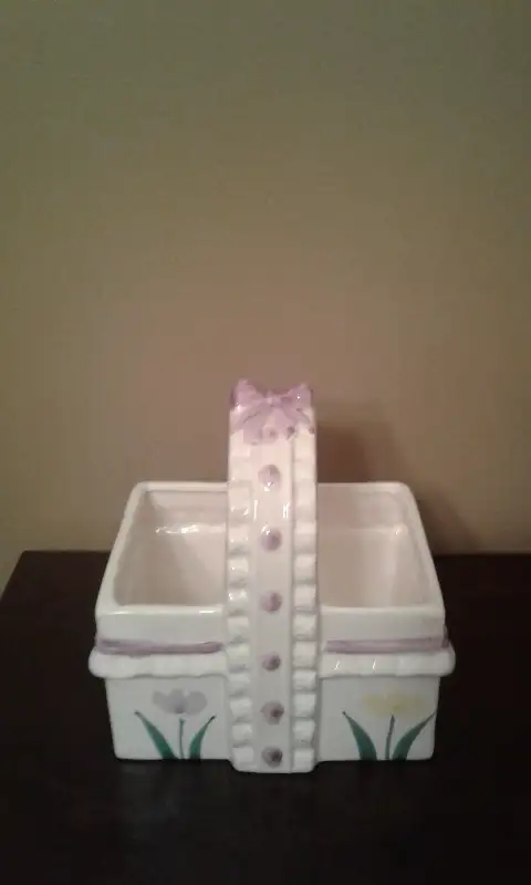 Ceramic Basket in Home Décor & Accents in Markham / York Region - Image 2