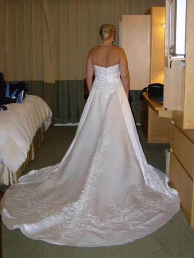 Davids Bridal wedding dress in Wedding in Mississauga / Peel Region - Image 3