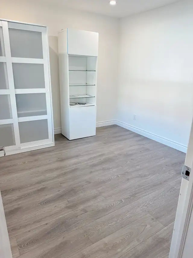 Private room for rent Dufferin& Eglinton - female only