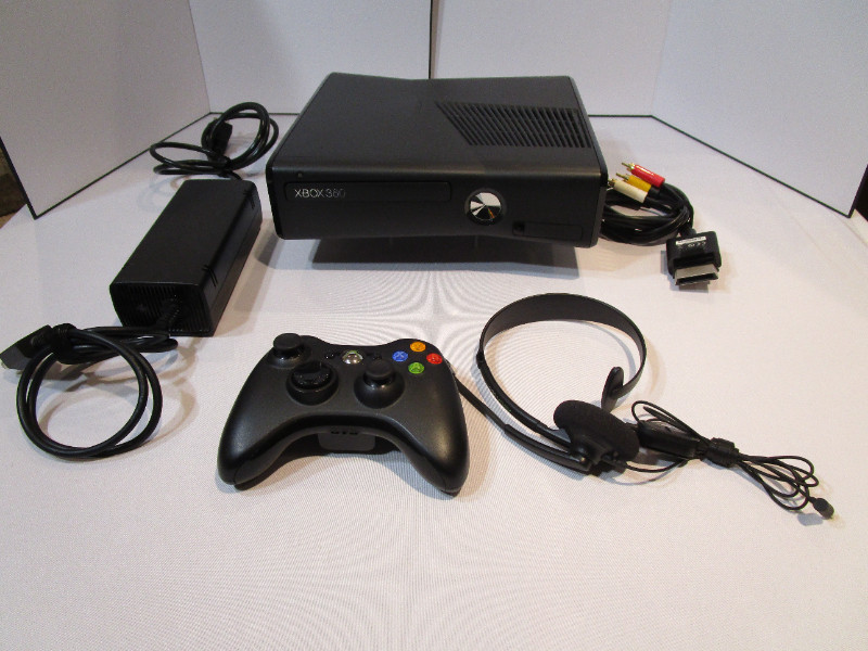 Microsoft Xbox 360 S 320 GB Console Model 1439 With Accessories | XBOX 360  | Ottawa | Kijiji
