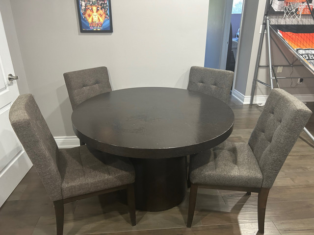 Solid wood dining table and 4 chairs set in Dining Tables & Sets in Markham / York Region