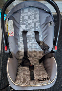 Baby seat + cover