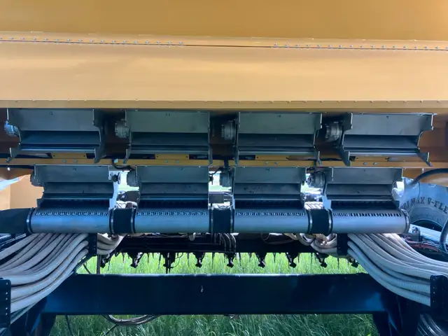 2023 Seedmaster SR in Farming Equipment in Prince Albert - Image 7