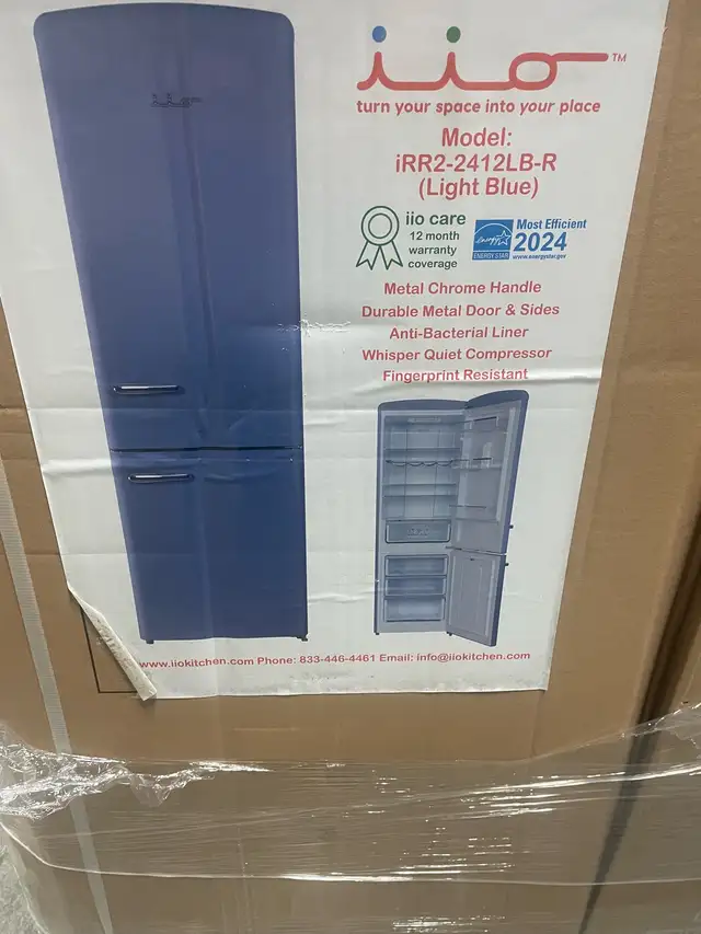 iio IRR2-2412LB-R 12cu.ft retro style refrigerator/ freezer BR in Refrigerators in City of Toronto - Image 4