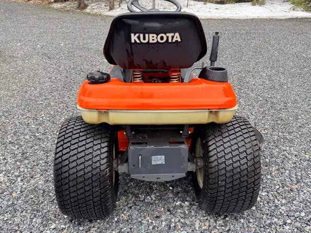 tracteur pelouse gazon Kubota hydrostatique  in Lawnmowers & Leaf Blowers in Sherbrooke - Image 7