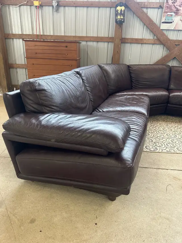 Natuzzi Custom Leather sectional made in Italy in Couches & Futons in London - Image 6