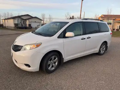 Base model front wheel drive, dual zone AC, 7 passenger. All season tires and winter tires on rims....