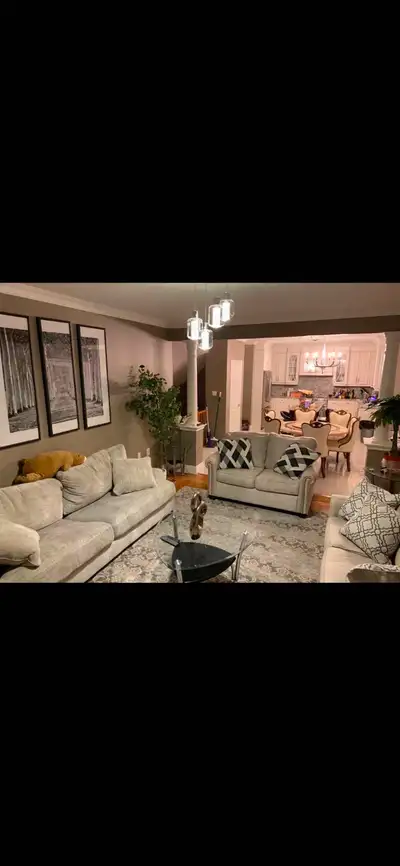 2 upstairs Rooms for Rent near University of Toronto Mississauga