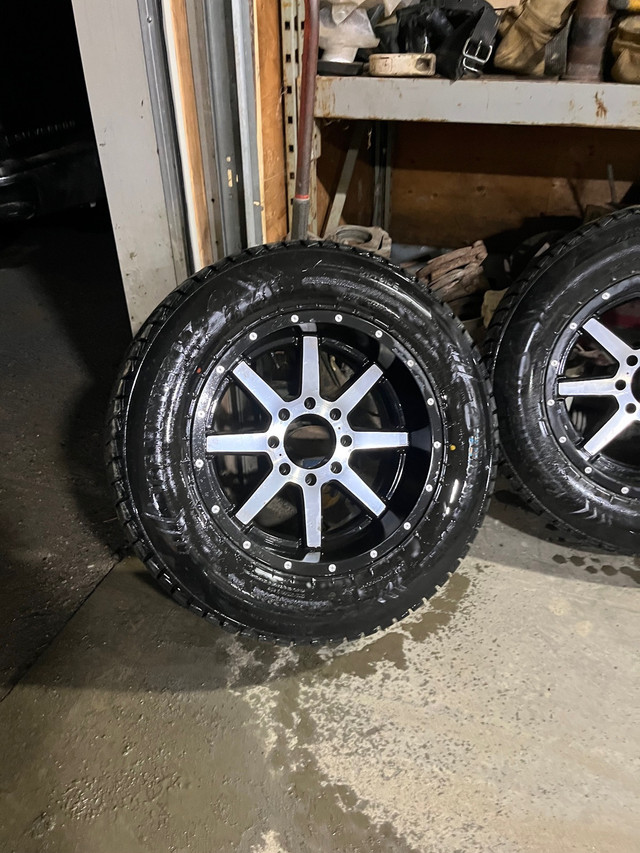 20x10 fuel mavericks and 35’s 8x170 in Tires & Rims in Trenton - Image 3