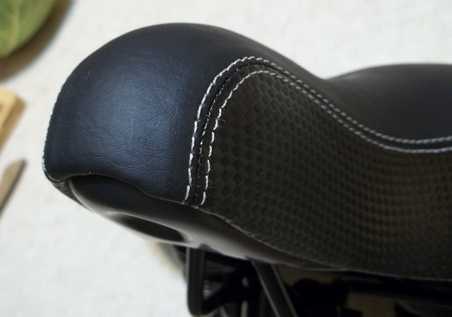full size bike saddle    -- NEW --    bicycle seat in Frames & Parts in Moncton - Image 2