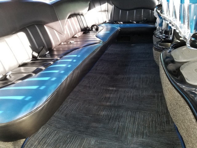Lincoln Navigator limousine to sell need engine — photo 2