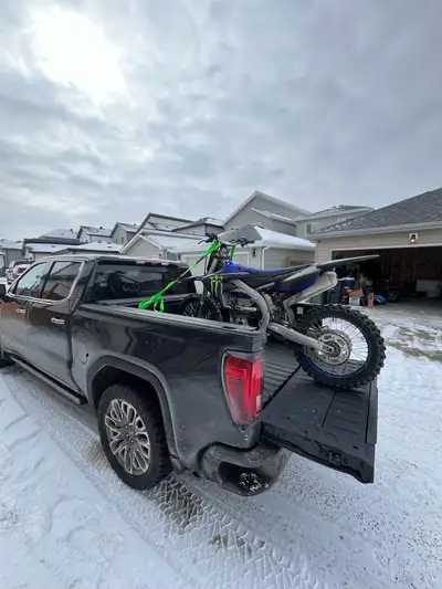 Selling my 21’ yz450 Bought this thing expecting to use it lots but I’ve only put 3 hours on the bik...
