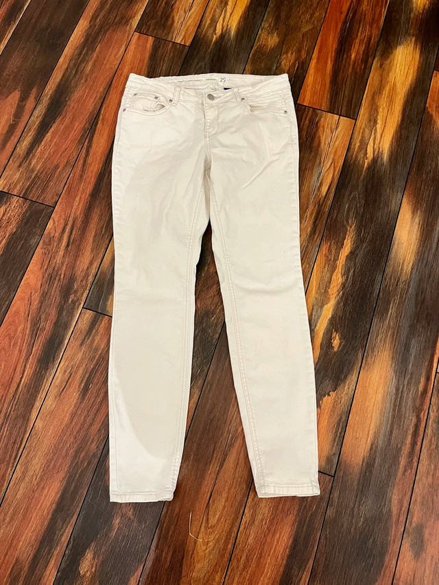 Like new off white skinny jeans  in Women's - Bottoms in Edmonton - Image 3