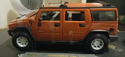 Doors and hood open Steering wheel turns Wheels turn Realistic interior appearance Hummer Dimensions...
