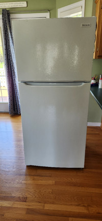 Frigidaire 18.3 Cu.Ft. Top FreezerRefrigerator Frost Free