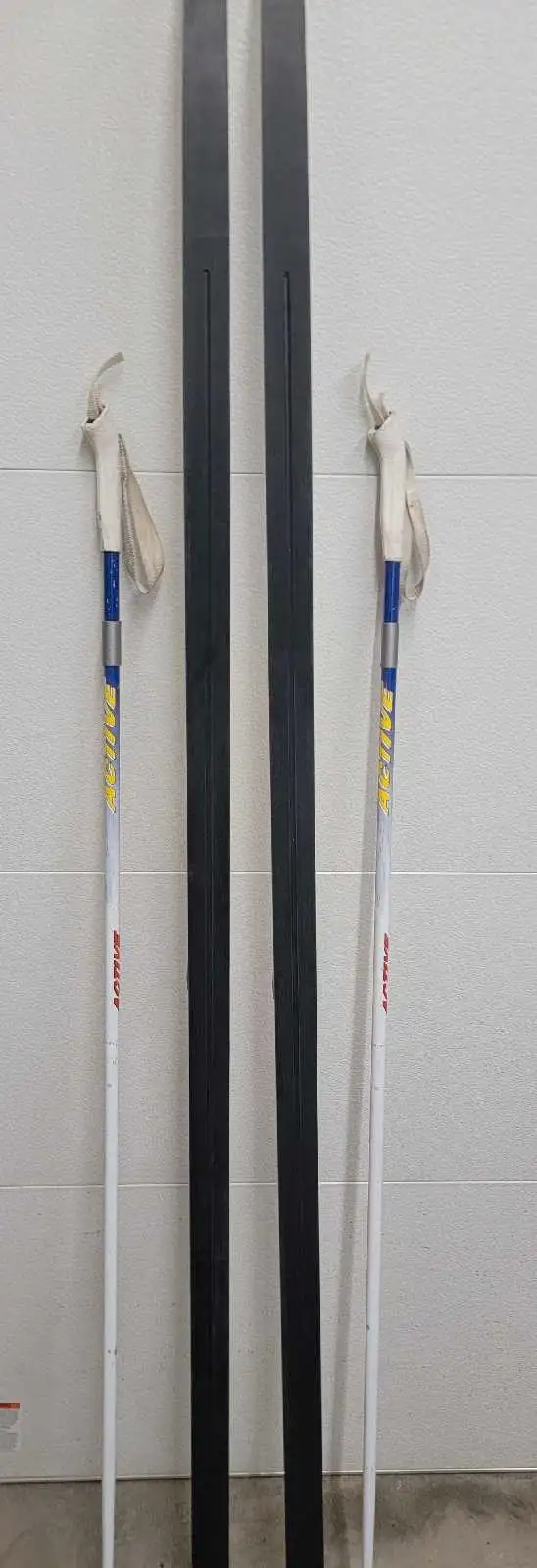 Rossignol cross country skis 203cm SNS binding + poles in Ski in Banff / Canmore - Image 3
