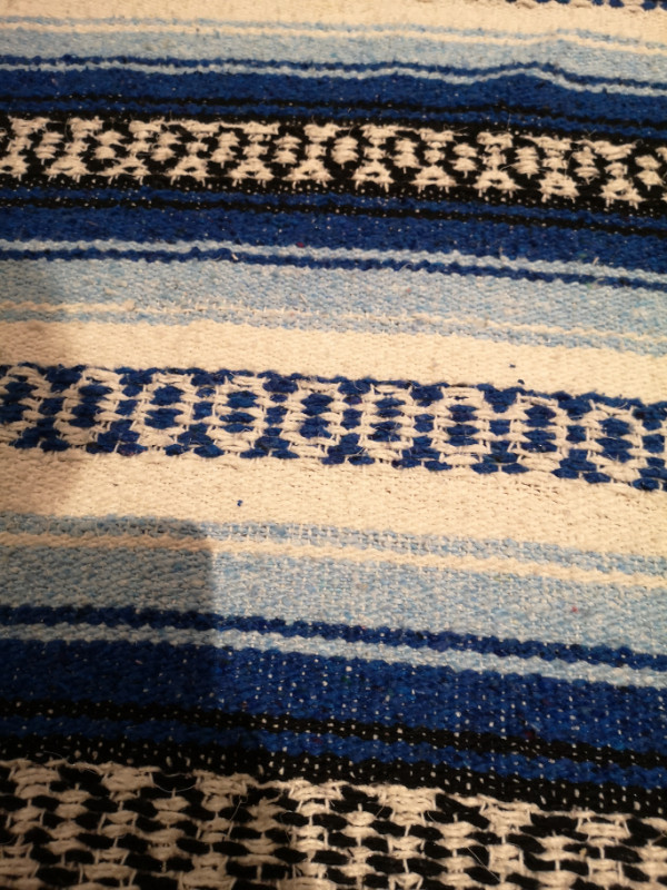 Large Mexican-Style Woven Blanket in Rugs, Carpets & Runners in Calgary - Image 3
