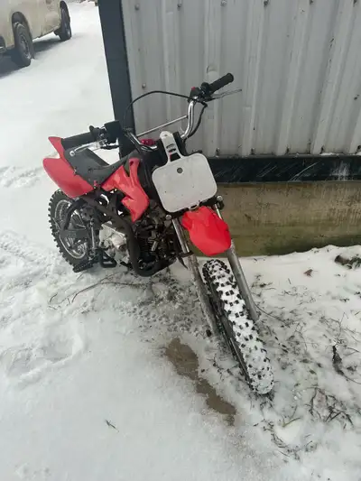Selling my 110cc manual pit bike. It is leaking oil at the moment but think It might be from a losse...