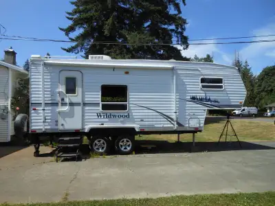 2007 24' Wildwood by Forest River. Excellent condition. Great layout with loads of cupboard space. T...