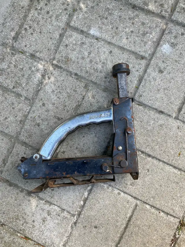 DUO-FAST FLOOR STAPLER 496775743973642240