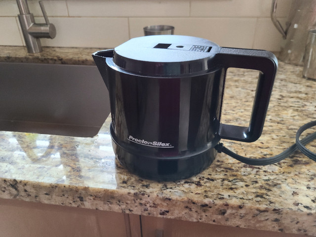 Proctor silex water boiling Electric kettle for sale In Brampton in Processors, Blenders & Juicers in Mississauga / Peel Region
