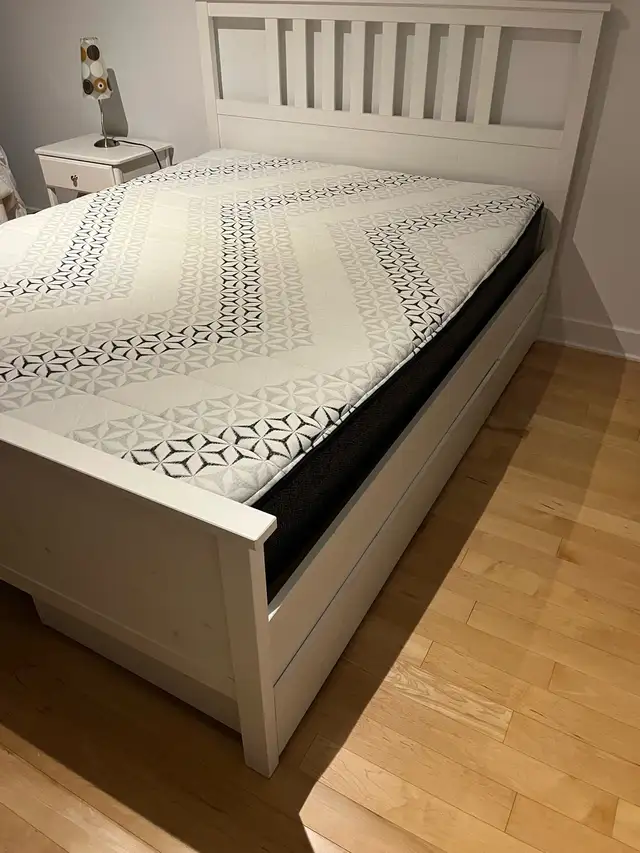 Structure de lit queen in Beds & Mattresses in Longueuil / South Shore - Image 4
