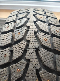  One only 215 65 17 studded tire 
