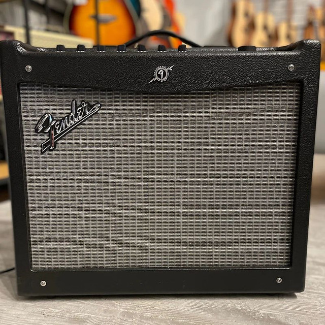 Fender Mustang100-watt 1-channel 12" Modeling Guitar Combo Amp in Amps & Pedals in Hamilton - Image 2