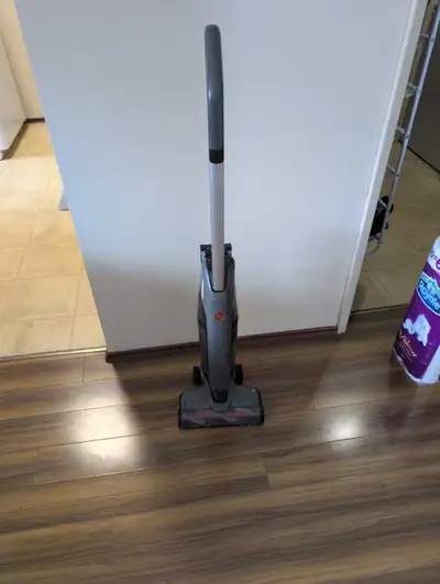 This is a Hoover ONEPWR cordless vacuum, model BH53426VCD, that has 20V MAX power for versatile clea...