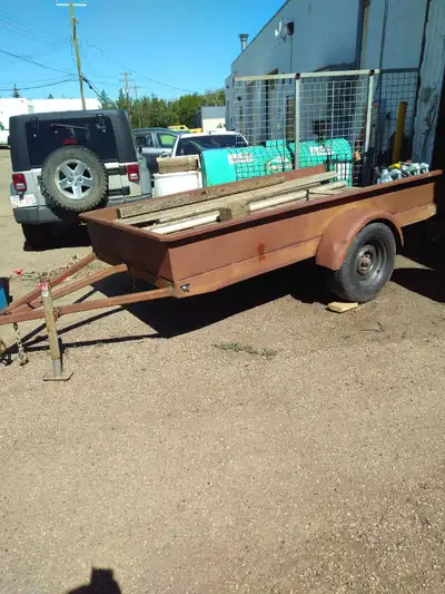 Utility trailer has great tires and wheels bearings have been greased in great condition 10 feet lon...