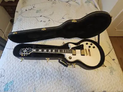 Epiphone Les Paul Custom PRO Alpine White with Gold Hardware, View more