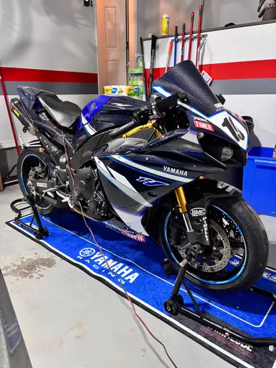 This pre-owned 2013 Yamaha R1 features a stunning full carbon fiber body and is ready for the track...