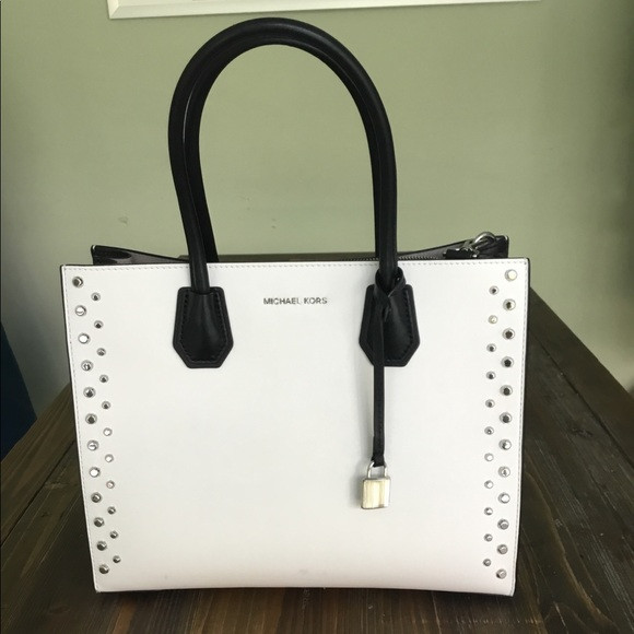 White and Black Michael Kors Purse $120 in Women's - Bags & Wallets in City of Toronto