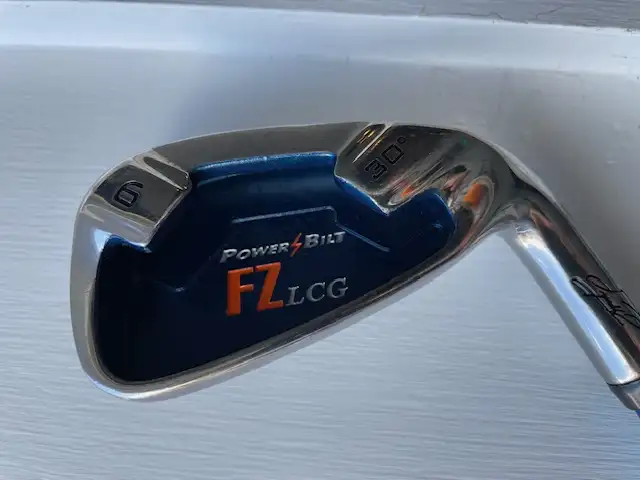 LADY RIGHT HANDED GOLF CLUB SET + BAG in Golf in Ottawa - Image 5