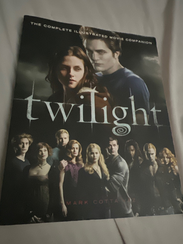Twilight saga books  in Non-fiction in Chatham-Kent - Image 4