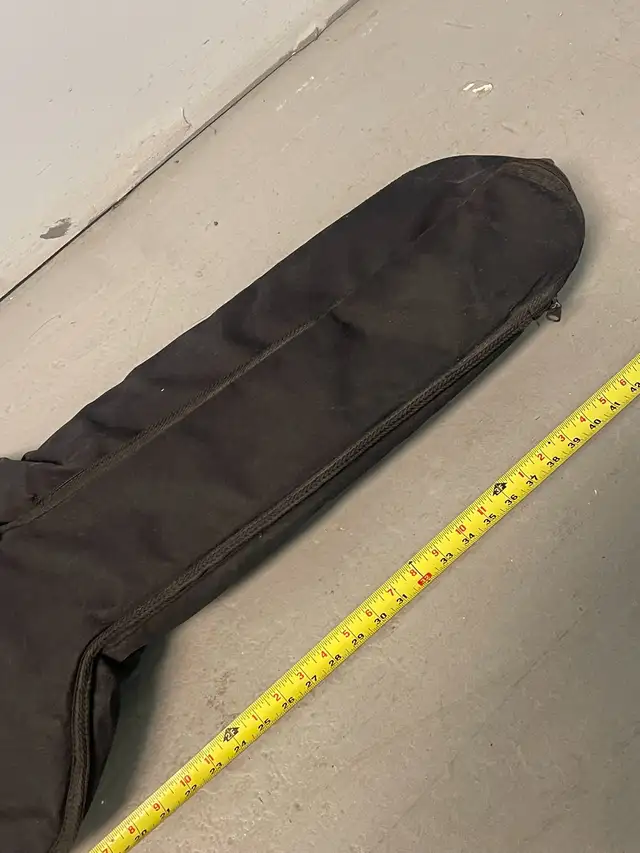 Guitar Case in Guitars in City of Montréal - Image 3