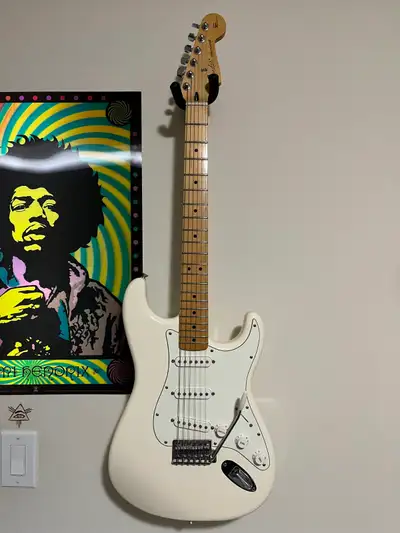 Fender Standard Stratocaster - Arctic White MIM 2017, View more
