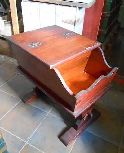 Meuble Table d'Appoint Utilitaire en Pin de Style Primitif, View more