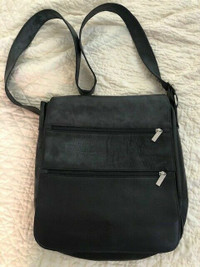 Sac ou Mallette en cuir / noir  40$