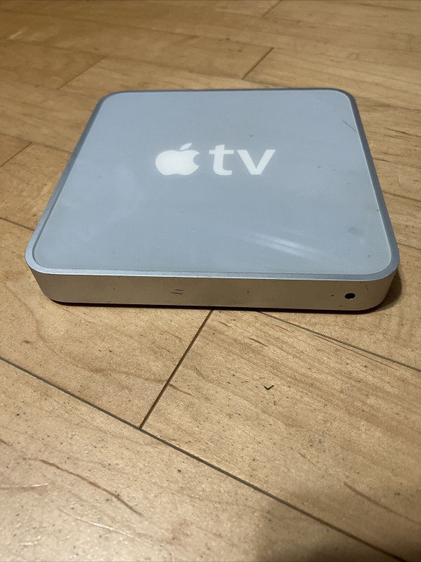 Apple TV 1st Generation Silver Media Streaming Device dans Autre  à Ville de Montréal