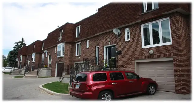 = 4 bdrm house, parking, close to McCowan subway =