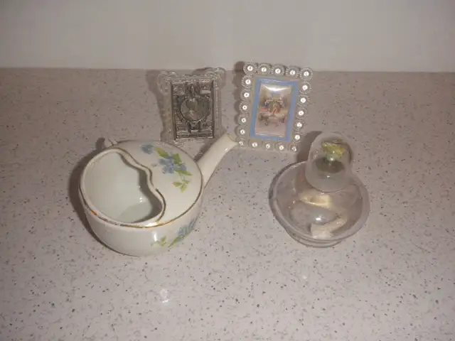 Lot d'antiquités variées in Arts & Collectibles in Québec City - Image 2