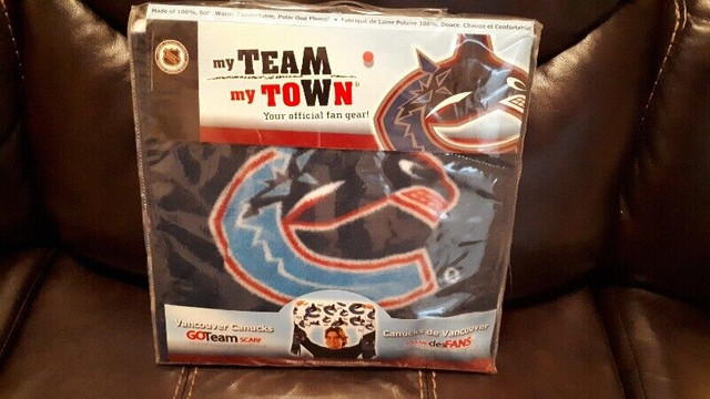 Vancouver Canucks My Team My Town 12 x 72" fleece scarf MINT in Arts & Collectibles in Peterborough
