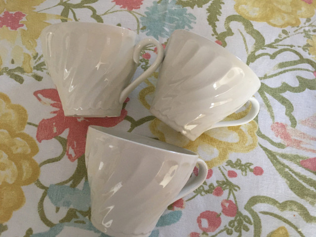 Vaisselle blanche pour café ou thé dans Vaisselle et articles de cuisine  à Laval/Rive Nord - Image 2