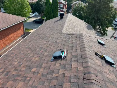 Professional Roofers serving Barrie and all the GTA,over 10 years of experience。 Free Estimate Servi...