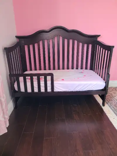Convertible baby crib in and mattress in great conditions. Adjustable mattress height & can be conve...