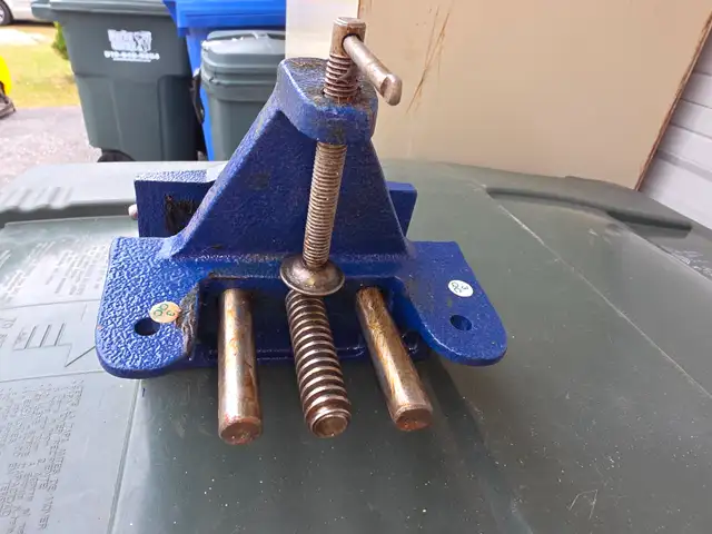 Mastercraft Woodworking Vise, Wide Jaw, 6-in #057-9007-8 Blue in Hand Tools in Windsor Region - Image 11