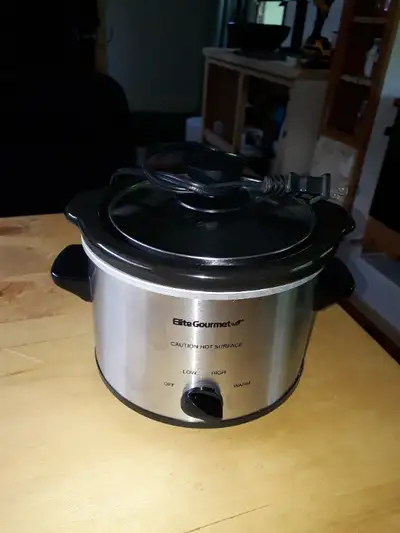For Sale Elite Gourmet Slow cooker 120 Watt 1.5 Quart size I used it i think twice. Just sitting in...