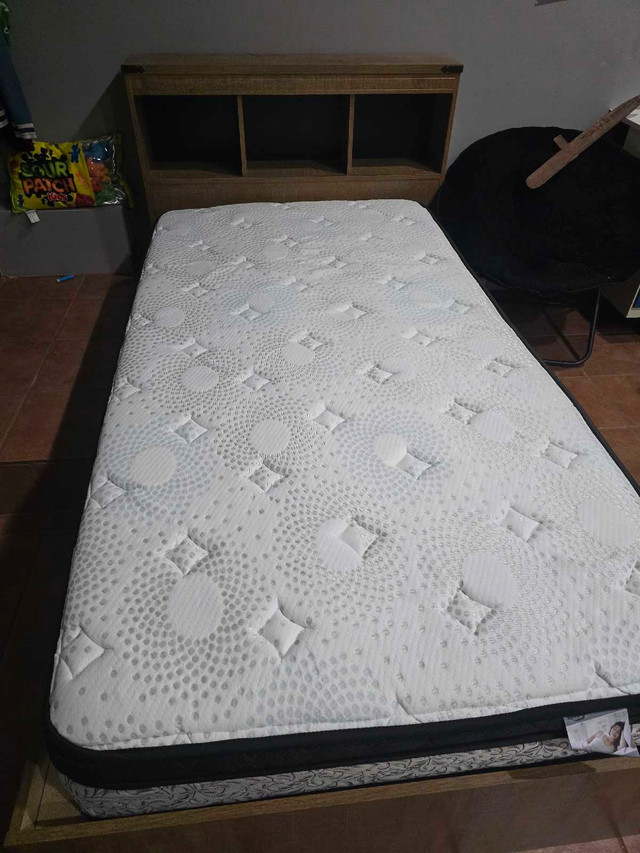 twin bed  in Beds & Mattresses in Kelowna